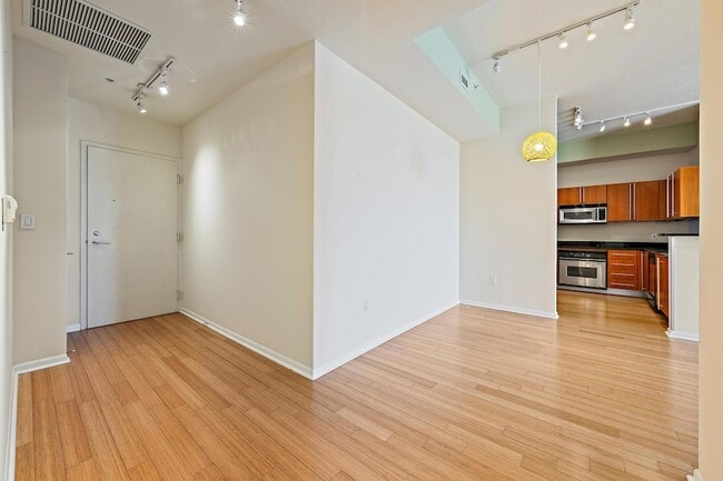 Building Photo - 1551 N Flagler Dr