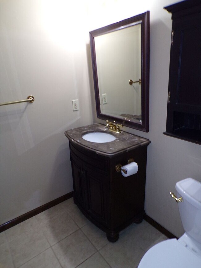 Building Photo - Unique 2 Bed 2.5 Bath Country Home!