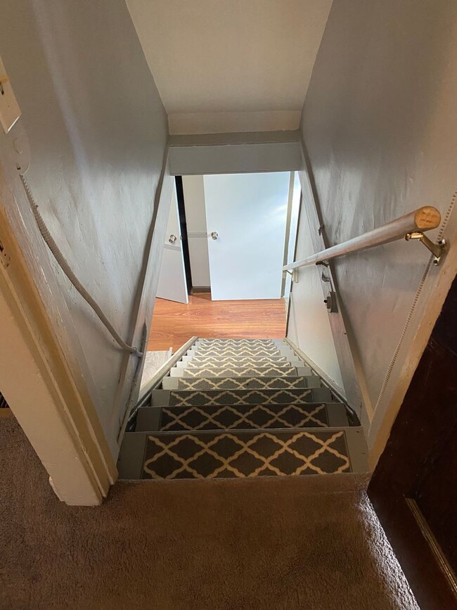 Building Photo - Charming 5 Bed 2 Bath House in Carnegie!