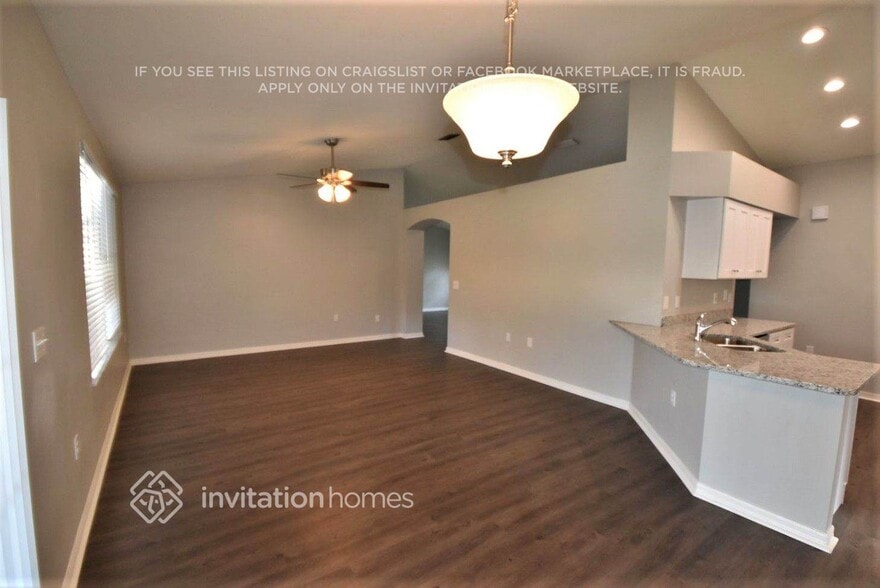 Building Photo - 10623 Foxcrest Way