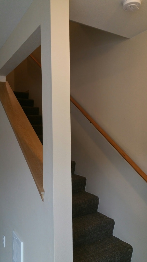 Building Photo - MOVE IN SPECIAL $500 OFF MOVE IN COSTS.  Emerald Court 2 bedroom 1 1/2 bath. 1 carport Puyallup T...