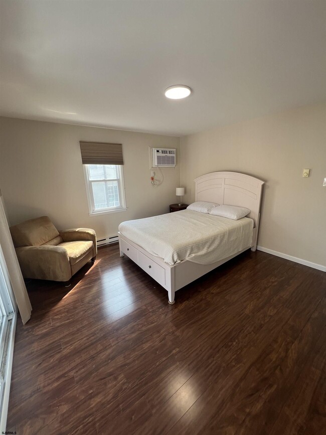 Building Photo - 9709 Monmouth Ave