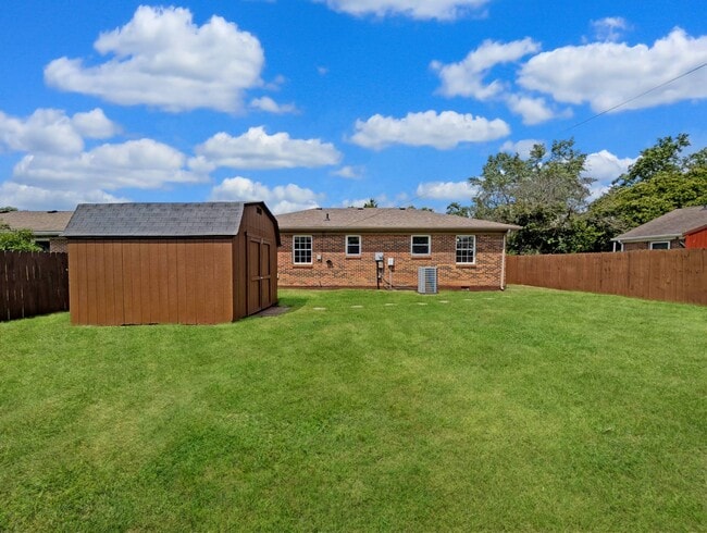 Building Photo - 111 Hill-N-Dale Dr
