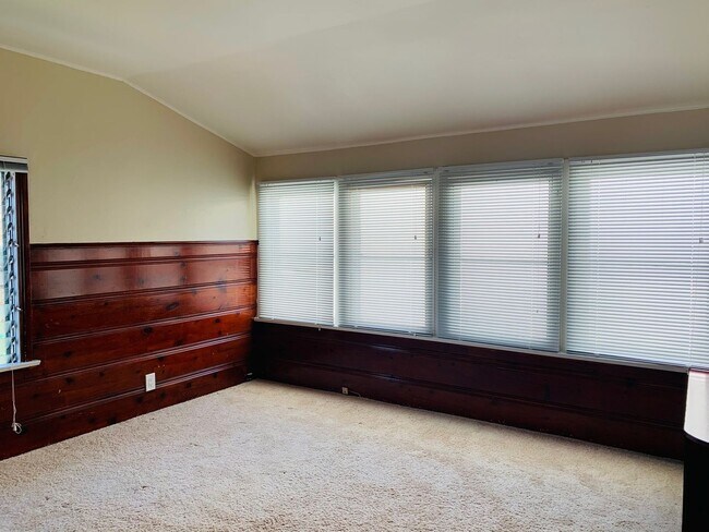 Interior Photo - 11923-27 Venice Blvd