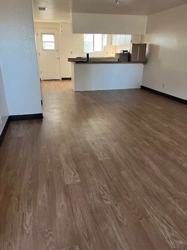 Building Photo - 245 S Crenshaw St