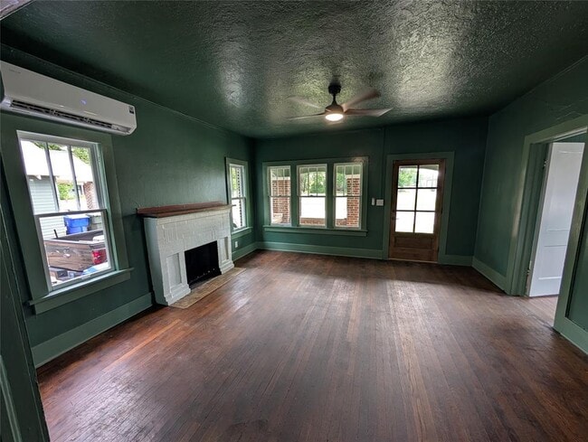 Building Photo - 216 N University Blvd
