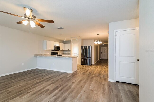 Building Photo - 231 Begonia Ln