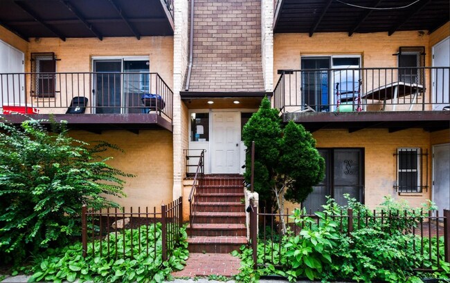 Building Photo - 2025 Move-In Special – $200 Off First Mont...