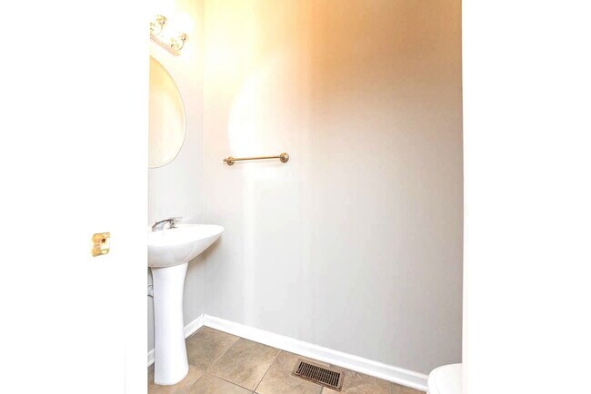 Building Photo - 2331 N Lister Ave