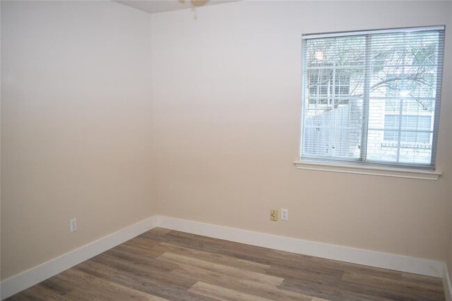 Building Photo - 3810 Newland Dr