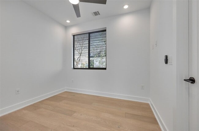 Building Photo - 1208 Walnut Ave