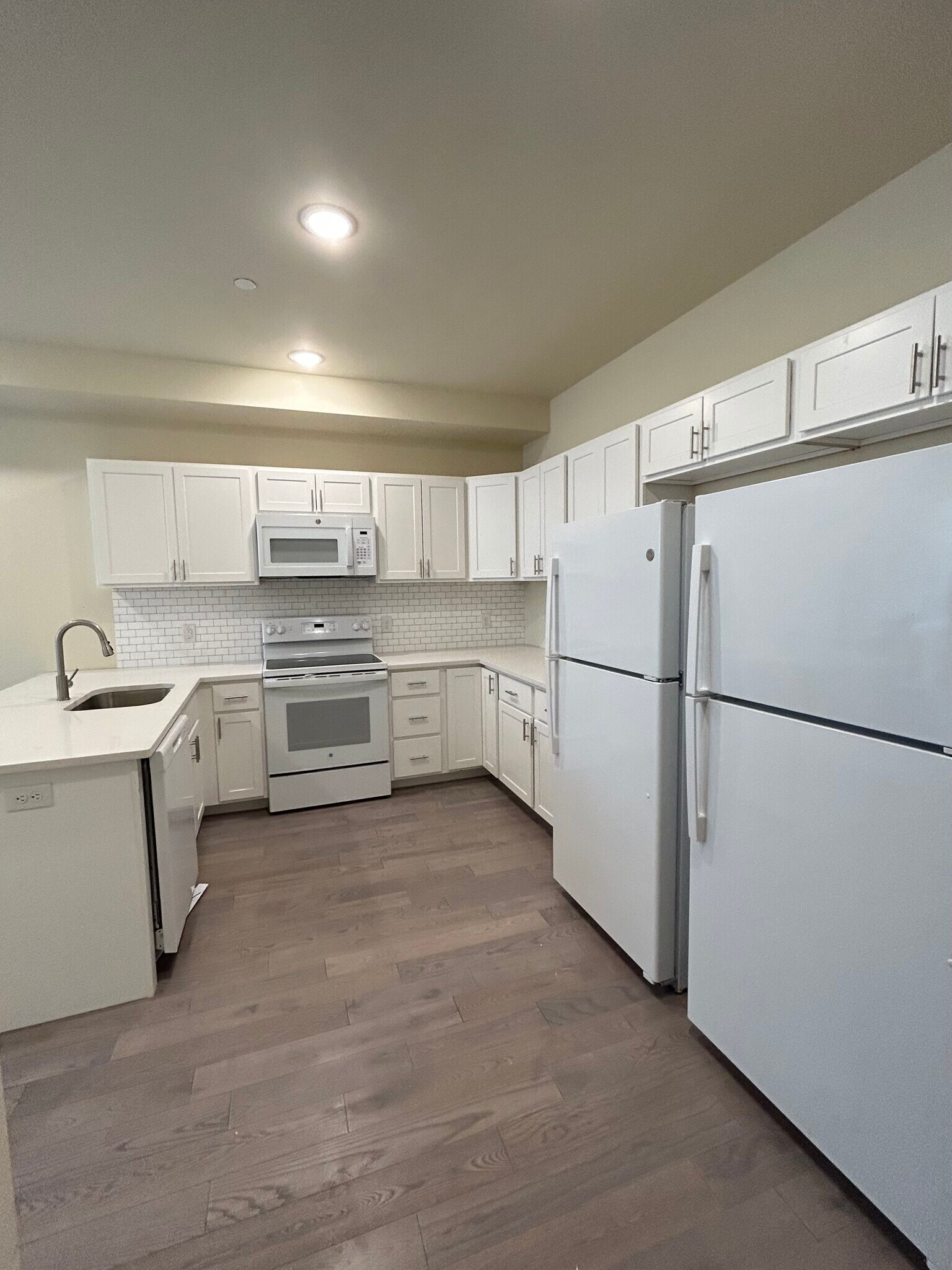 kitchen - 1626 N Willington St