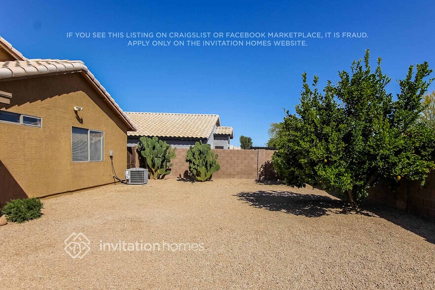 Building Photo - 15937 W Elm St