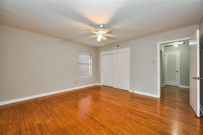 Building Photo - 1831 De Milo Dr