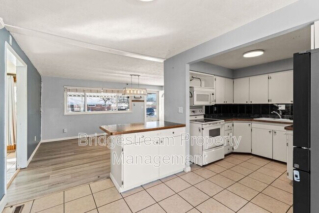 Building Photo - 5912 Bavaria Pl