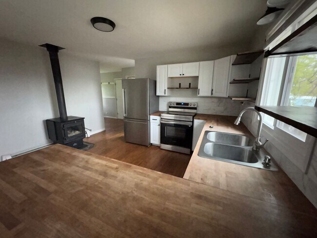 Building Photo - Columbus Riverfront Living: Enjoy the Beau...