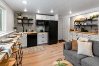Building Photo - Stylish & Turnkey Furnished 2-BR Daylight ...
