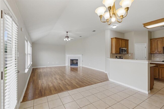 Building Photo - 924 Abbeyglen Castle Dr