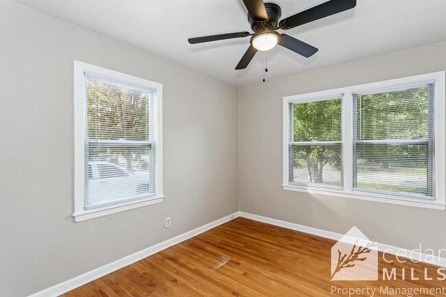 Building Photo - 4 Bedroom w/ a Basement!