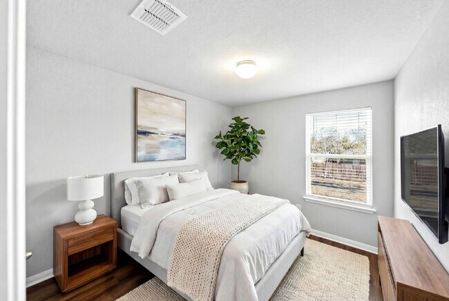 Building Photo - Modern Comfort Meets Everyday Living in This Beautifully Updated Two Story Home for Rent