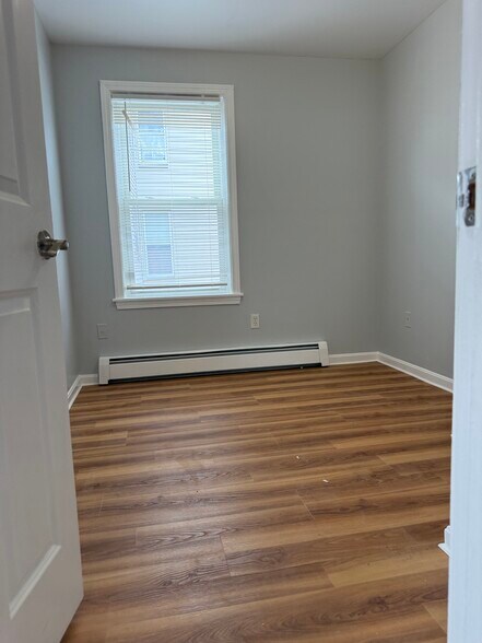 Building Photo - 374 River St