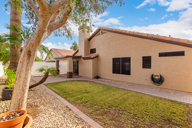 Building Photo - 9150 W Grovers Ave