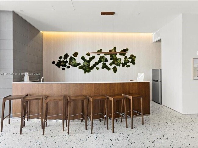 Building Photo - 460 NE 28th St