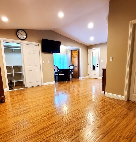 Building Photo - 16925 Knollwood Dr