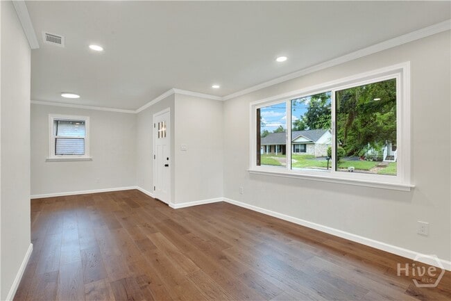 Building Photo - 2205 Iowa St