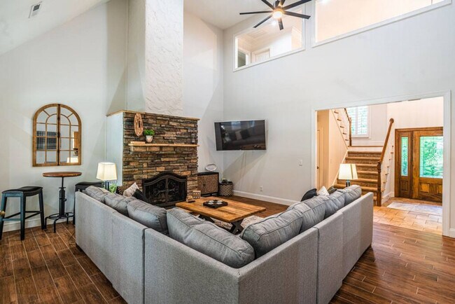 Building Photo - 3115 High Ridge Rd