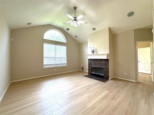 Building Photo - 6111 Summerfield Glade Ln
