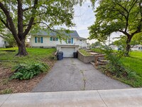 Building Photo - 538 E Prairie St
