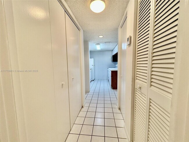 Building Photo - 6331 La Costa Dr