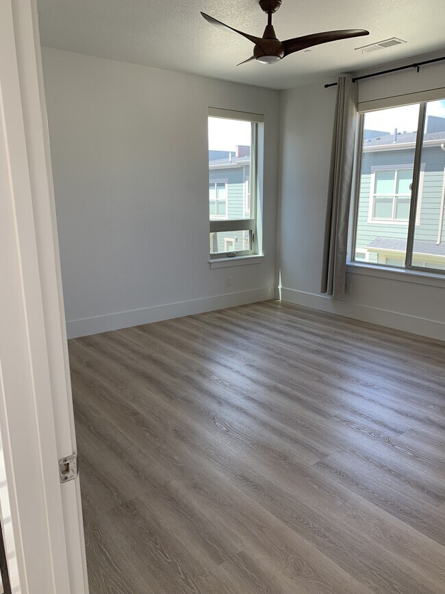 Building Photo - 525 Promenade Dr
