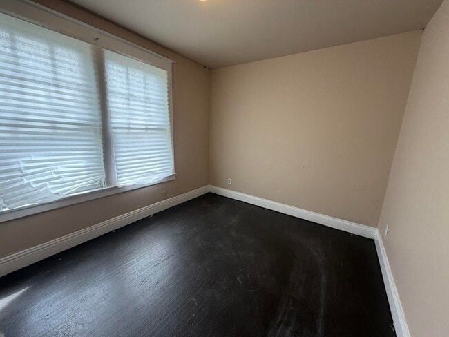 Building Photo - 107-2 Davis-
