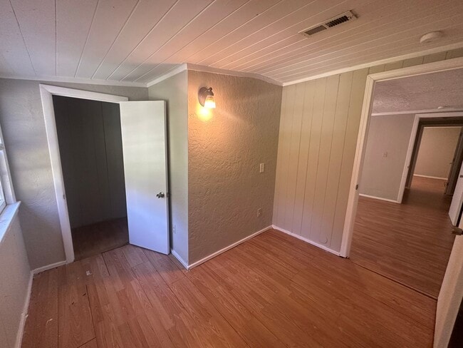 Building Photo - 4515 Skyline Dr