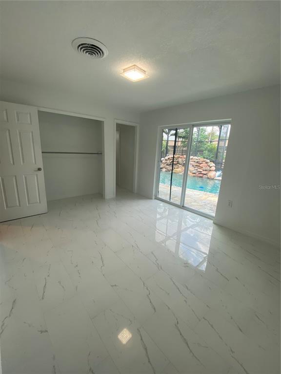 Building Photo - 3823 Bainbridge Ave