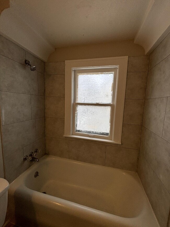 Building Photo - 15712 Cloverside Ave