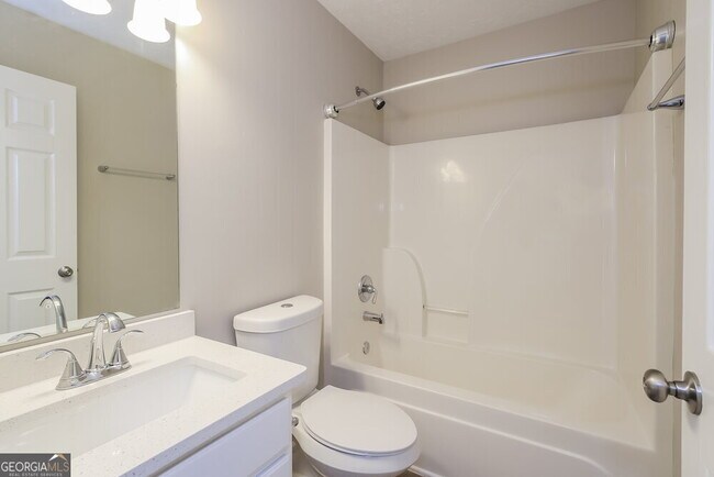 Building Photo - 492 Clearwater Way