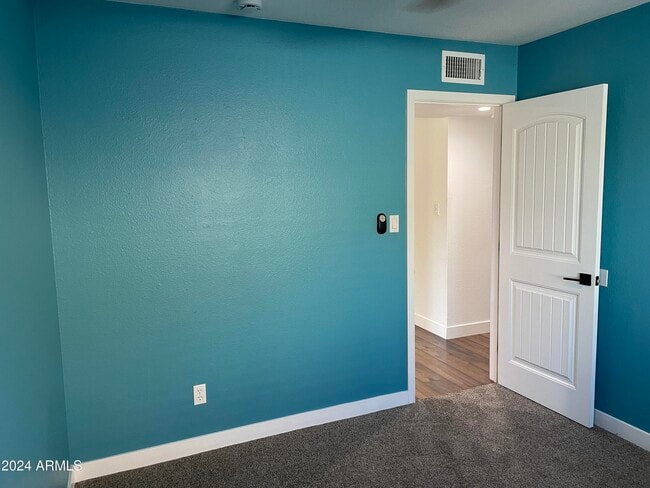 Building Photo - 4322 W Sandra Cir