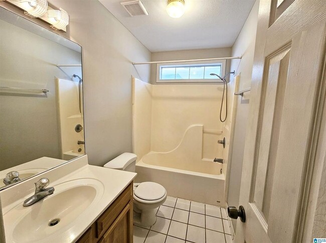 Building Photo - 3 bed, 2 bath home in Helena