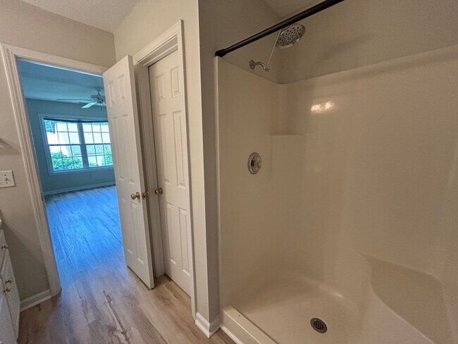 Building Photo - 2BR Condo in Holton Place – Pool, Porch, a...
