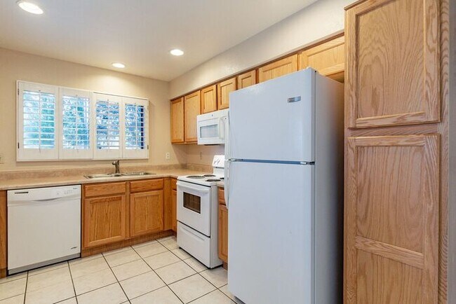 Building Photo - 630 W Cassidy Pl