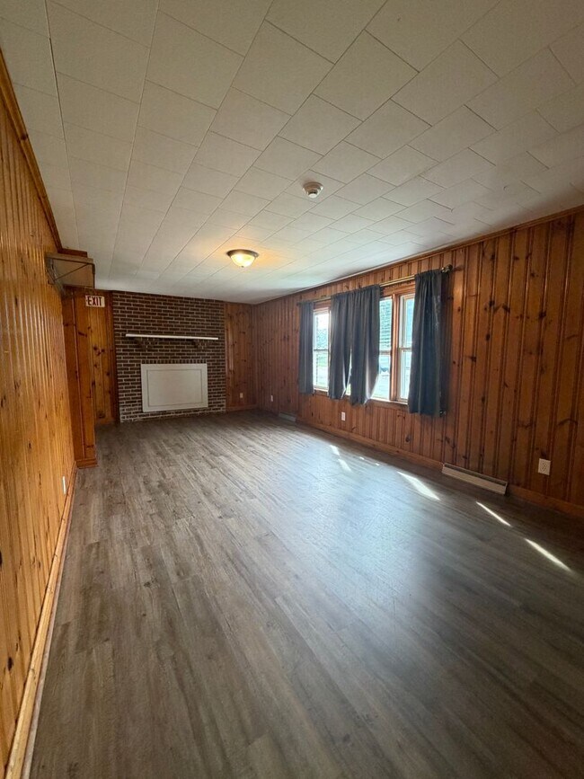 Building Photo - 196 Perkinsville Dr