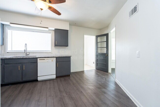 Building Photo - 1700 N Harvard Ave