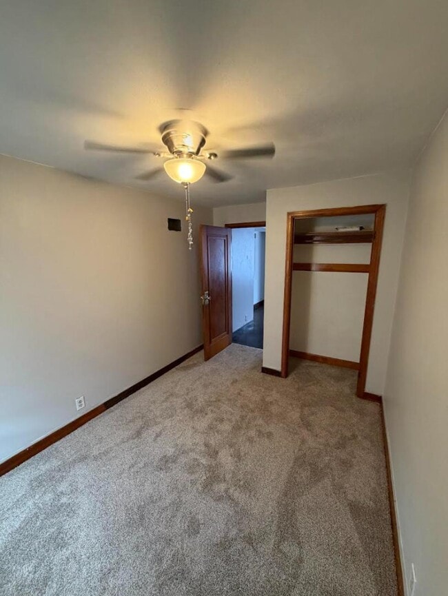 Building Photo - 116 W Maes Ave