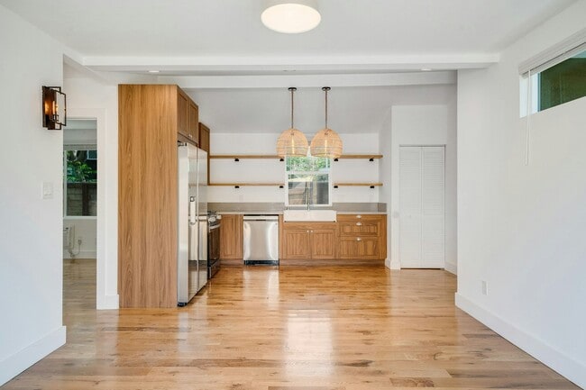 Building Photo - 2320 Alta St