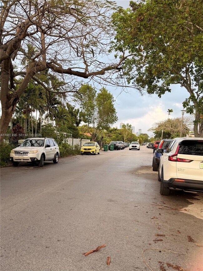 Building Photo - 2160 SW 17th St