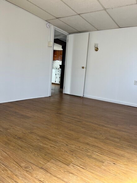 Bedroom 1 - 401 N Baltimore Ave