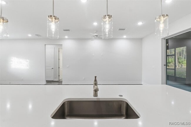 Building Photo - 4195 N Pink Poppy Dr